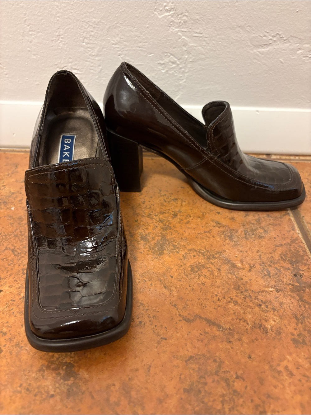 Y2K Bakers Patent Leather Croc Block Heel Loafers in Dark Brown sz 5